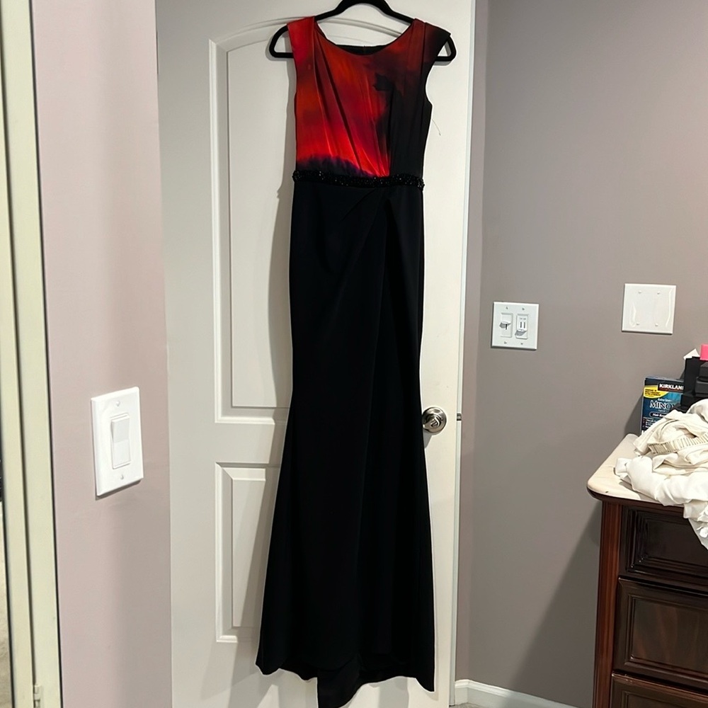 Rene Ruiz gown size 2 NWOT mermaid style with black whine stone